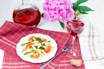 Penne pasta with tomatoes and asparagus.