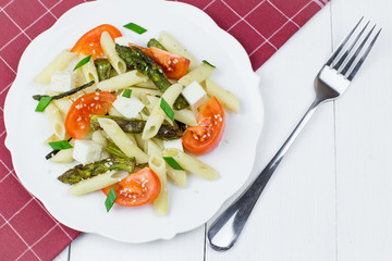 Penne pasta with tomatoes and asparagus.