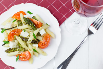 Penne pasta with tomatoes and asparagus.