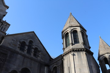 Fototapeta na wymiar Ville de Langres - Cathédrale Saint Mammes construite au 12 eme siecle - Extérieur - Département de la Haute Marne - Région Champagne Ardennes - France