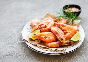 Shrimps served with lemon