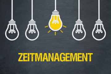 Zeitmanagement / Tafel mit Glühbirnen