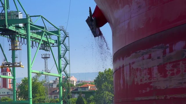 Side of cargo ship where the water gets out to maintain the balance of the ship
