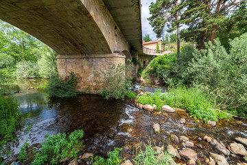 Puente sobre el rio Duero en Duruelo de la Sierra. Soria. España. Europa. © ABUELO RAMIRO