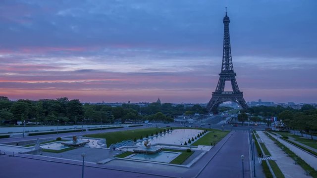 Morning near the Eiffel Tower. Time Lapse
