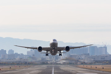 飛行機の離陸 -大阪国際空港-