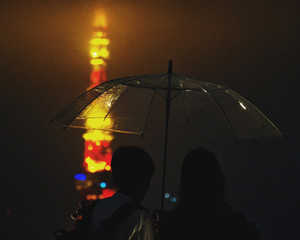 couple looking at the Tokyo Tower on a rainy day