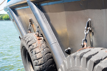 Tires as a ship's buffer. Buoys or defenses for boats, to protect them in the berths