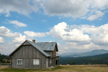Fototapeta na wymiar romania landscape with wooden house