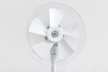 分解途中の扇風機