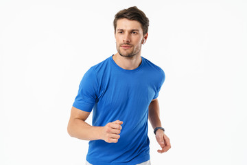Obraz premium Photo closeup of handsome man in casual t-shirt smiling and running while wearing wireless earpods