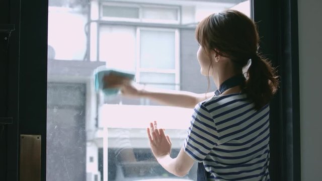 カフェ・スタッフ