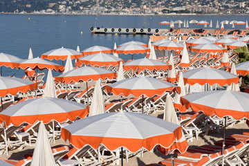 France, côte d'azur, Juan les Pins,, la plage de sable de cette célèbre station balnéaire est...