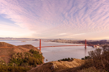 Obraz premium Scenic San Francisco city panorama at sunset time with Golden Gate bridge on foreground.