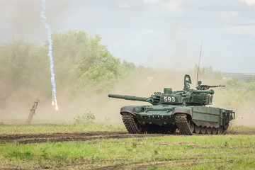 Fototapeta premium Army tank in war battle