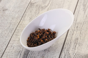 Dry clove seeds