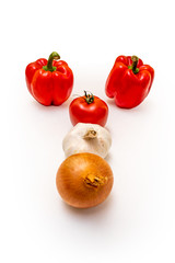 In Ypsilonform angeordnete Zutaten für Gulasch