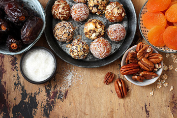 Homemade Raw Energy Balls with Nuts and Dates