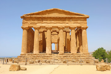 Obraz premium Temple of Concordia, Valley of the Temples, Agrigento, Sicily, Italy