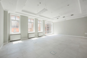 panoramic view room for negotiations with unfurnished customers with a large number of windows in the office building