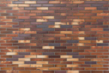 Ausschnitt einer alten Mauer aus gelben bis bräunlichen Klinkersteinen