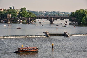 Praga - nad rzeką Wełtawą - obrazy, fototapety, plakaty