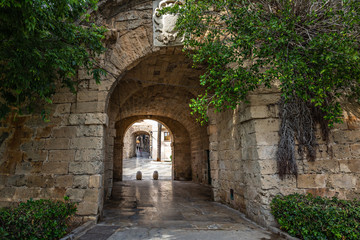 Fototapeta na wymiar View of the historic quarter of Palma de Mallorca