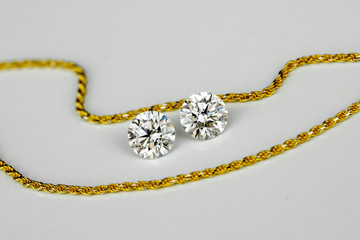 Round brilliant cut diamonds with gold chain