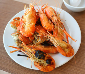 grilled prawns in white plate.
