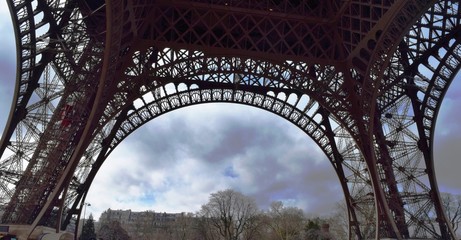 Fototapeta na wymiar Eiffel Tower Base- Paris