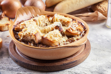 Delicious onion soup with croutons and cheese