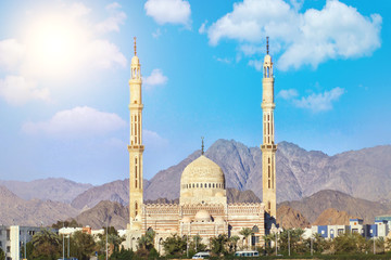 Naklejka premium Beautiful architecture of Mosque in Sharm el sheikh, Egypt. Sinai mountains background. Blue clouds sky at sunny day