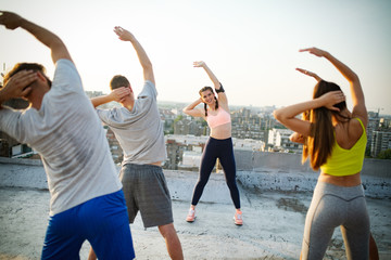 Obraz premium Fitness, sport, friendship and healthy lifestyle concept . Group of happy people exercising