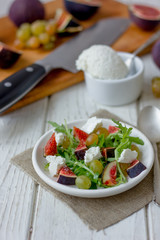 Salad with goat chees, arugula and figs.