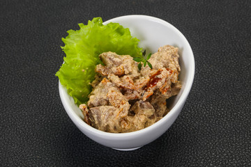 Chicken liver with cream and dry tomatoes