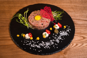 Steak Tartare, Стейк тартар подается с желток яйца сырые перепелиные, Стейк Тартар Стейк Тартар Тартар Говядины