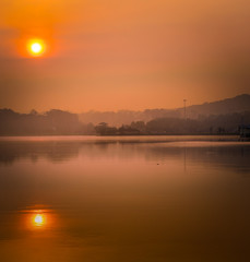 Obraz premium Sunrise over Xuan Huong Lake, Dalat, Vietnam