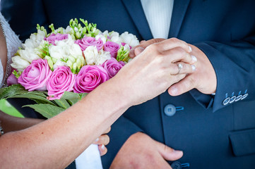 Obraz na płótnie Canvas Giving of wedding rings