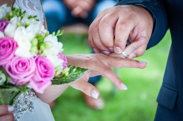 Obraz na płótnie Canvas Giving of wedding rings
