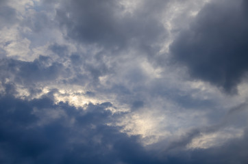 Obraz premium Dramatic cloudscape. Sky background with gray clouds