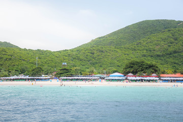  The beautiful mountain sea makes tourists enjoyable.