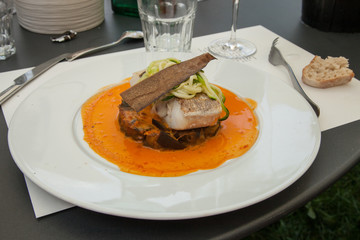 Pavé de merlu sauce moqueca et bohémienne de légumes