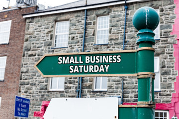 Obraz premium Writing note showing Small Business Saturday. Business concept for American shopping holiday held during the Saturday