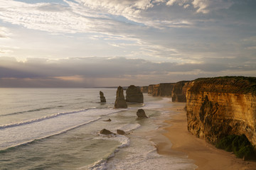 Die Twelve Apostle 12 Apostel an der Great Ocean Road in Victoria Australien sind ein...
