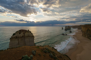 Die Twelve Apostle 12 Apostel an der Great Ocean Road in Victoria Australien sind ein Touristenattraktion