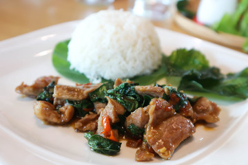 stir-fried pork with Cuminum