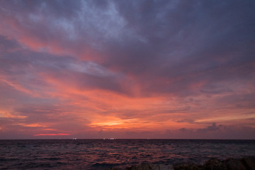 Obraz premium sea landscape with a beautiful sunset in Maldives