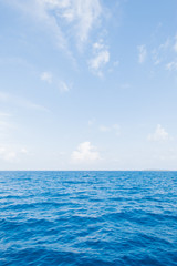 Obraz premium Calm Sea and Blue Sky Background in Maldives