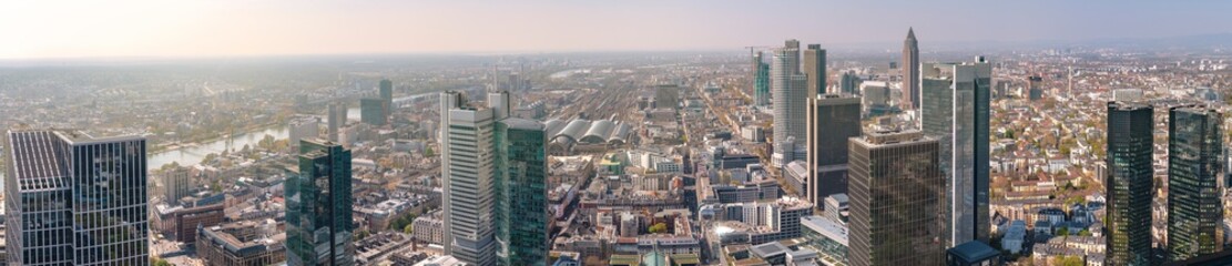 Fototapeta na wymiar Frankfurt am Main Panorama Bild Skyline Gebäudearchitektur,