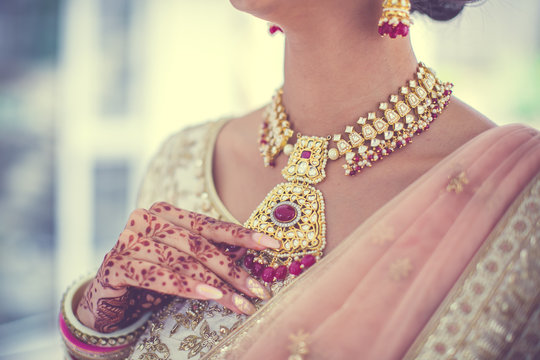 Indian hindu bride is wearing her jewellery